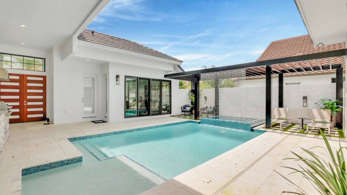 Piscina exterior PGT EV ABD HeritageGreen 3 SGD 5470