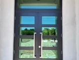 Puertas de doble hoja FD450 – Negras, de cinco paneles con travesaño superior